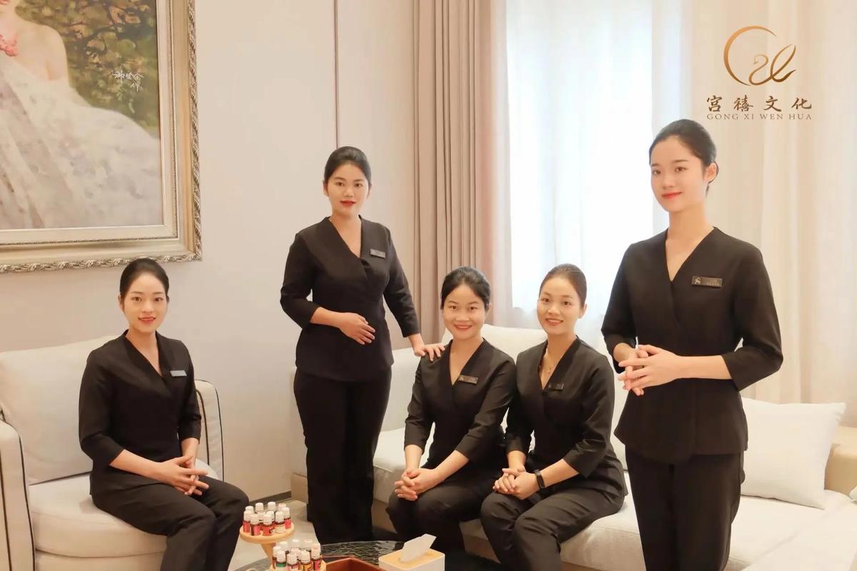 美容礼仪 与客户交流时的注意事项