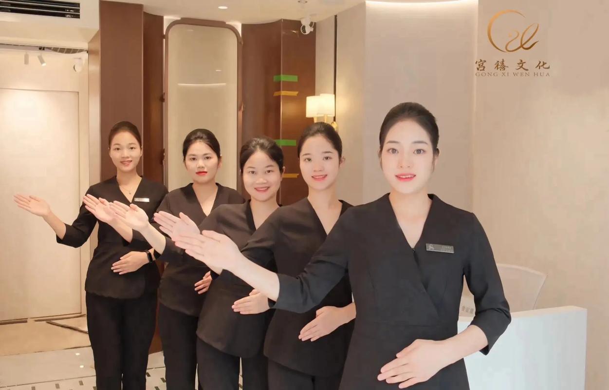 美容礼仪 与客户交流时的关键注意事项